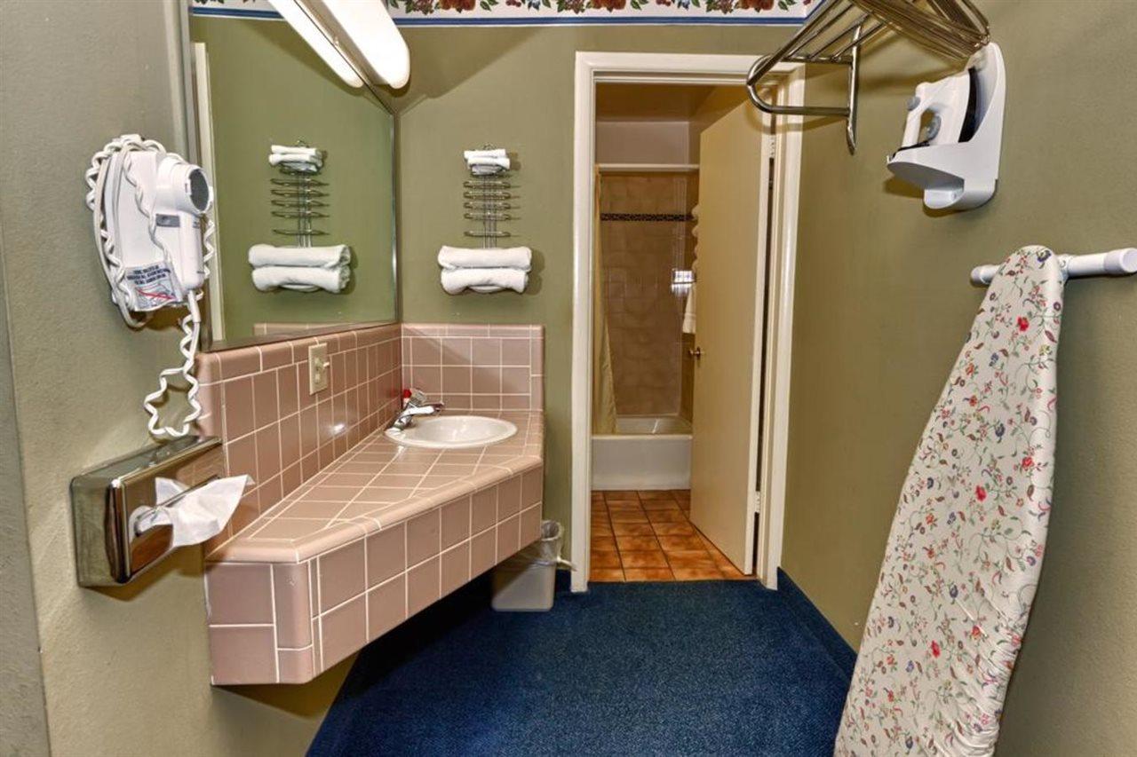 New Western Motel Пангитч Экстерьер фото